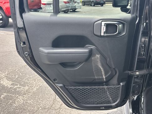 Used 2023 Jeep Wrangler Unlimited Sport AWD/4WD image 22