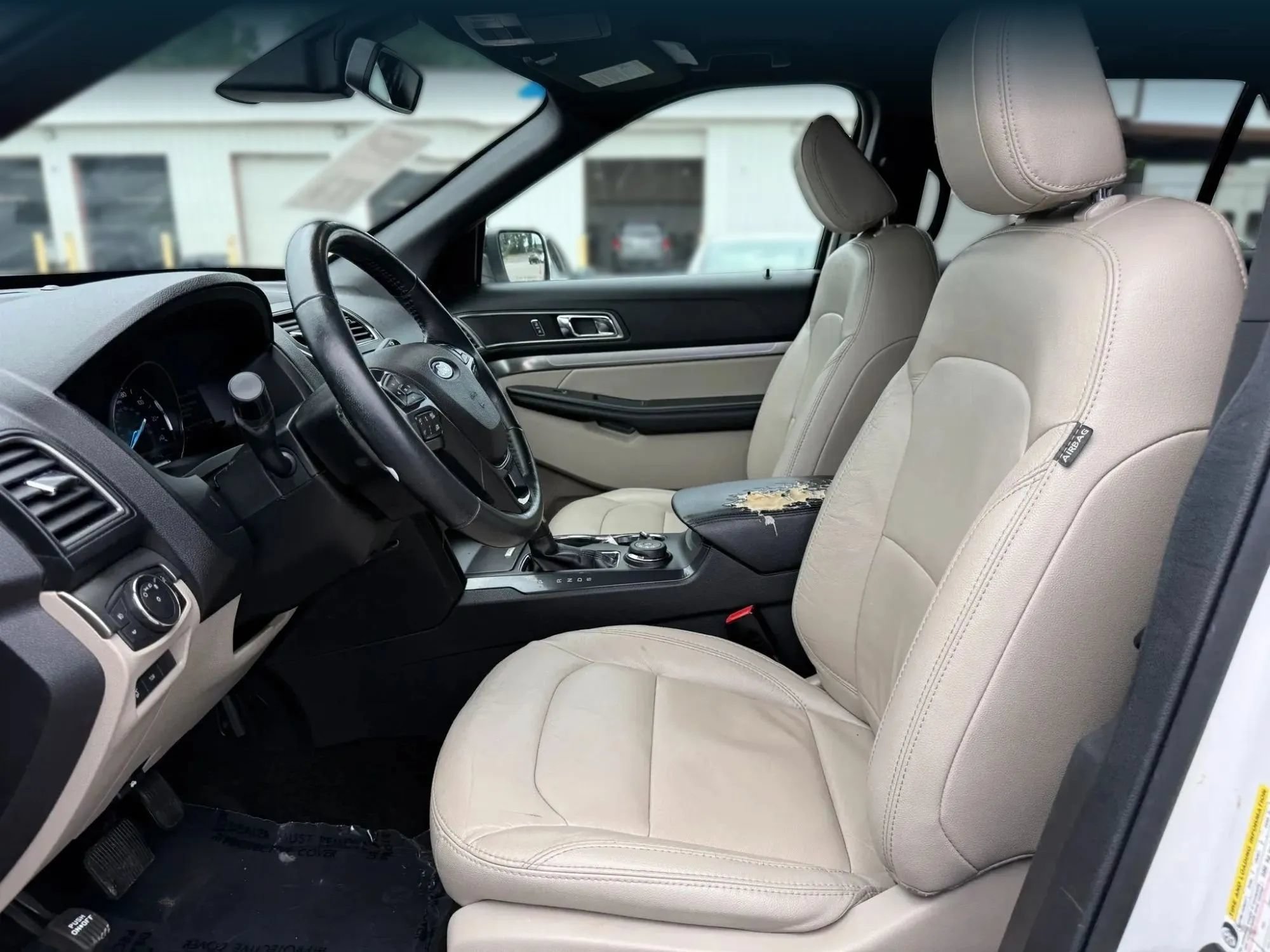 Used 2018 Ford Explorer XLT w/ Equipment Group 202A AWD/4WD image 2