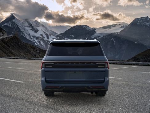 New 2026 Lincoln Navigator L Reserve AWD/4WD image 5