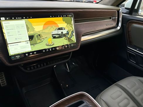 Used 2022 Rivian R1T Adventure image 29