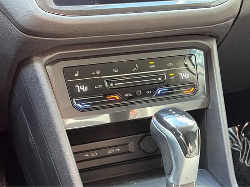 Used 2022 Volkswagen Tiguan SE image 35