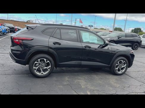Certified 2024 Chevrolet Trax LT w/ Driver Confidence Package FWD image 9