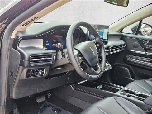 Used 2025 Lincoln Corsair FWD image 9