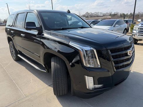Used 2020 Cadillac Escalade Premium Luxury w/ Escalade Sport Edition image 3