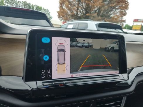 Certified 2024 Volkswagen Atlas SE w/ Panoramic Sunroof Package FWD image 23