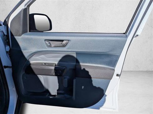 Used 2025 Ford Maverick XL w/ Equipment Group 102A image 25