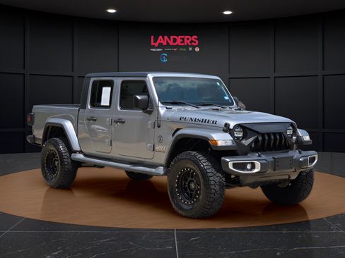 Certified 2020 Jeep Gladiator Overland AWD/4WD image 5