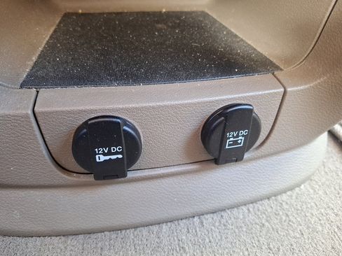 Used 2014 Chrysler Town & Country Touring image 24