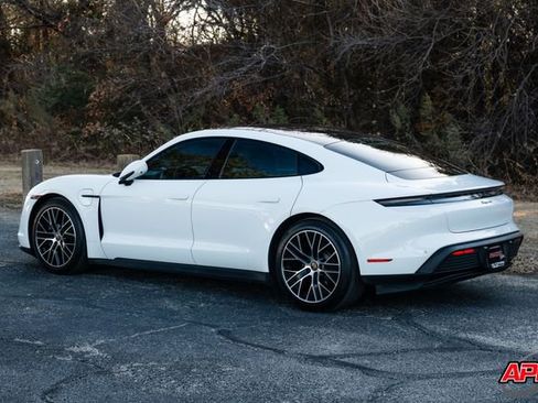 Used 2022 Porsche Taycan image 41