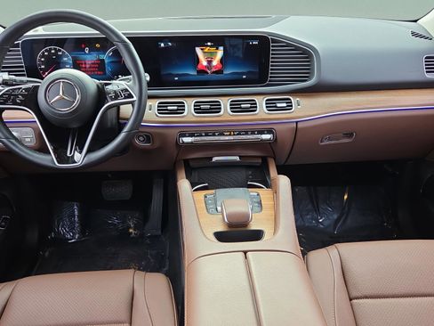 Used 2025 Mercedes-Benz GLE 450e 4MATIC w/ Winter Package image 28