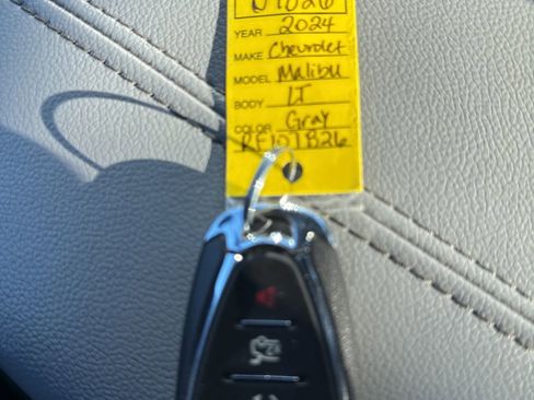 Used 2024 Chevrolet Malibu LT image 3