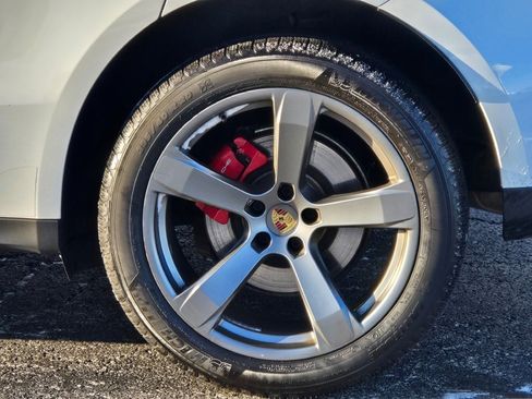 Certified 2022 Porsche Macan S image 12