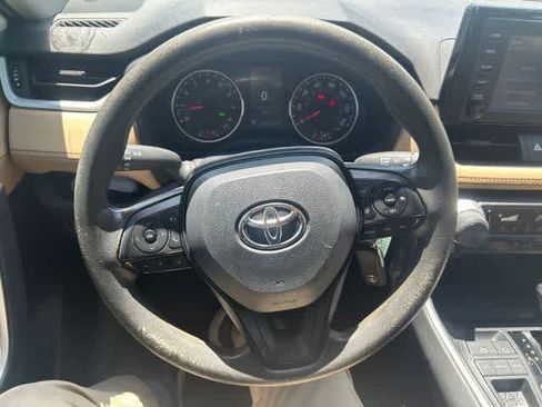 Used 2019 Toyota RAV4 LE FWD image 20