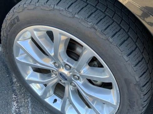 Used 2018 Ford Expedition Platinum AWD/4WD image 3