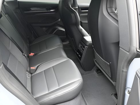 Certified 2025 Porsche Macan 4 Electric AWD/4WD image 11