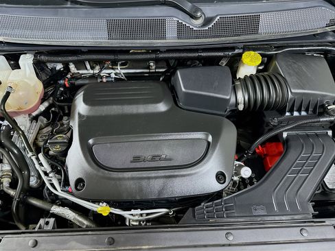 Used 2023 Chrysler Pacifica Touring-L image 35