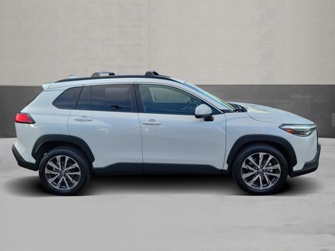 Used 2023 Toyota Corolla Cross XLE w/ Convenience Package image 4