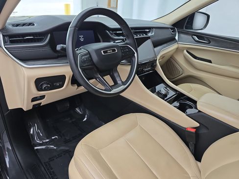 Used 2022 Jeep Grand Cherokee L Limited w/ Black Appearance Package RWD image 17