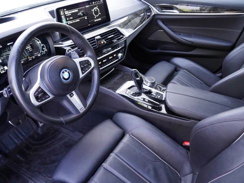 Certified 2023 BMW 530e xDrive w/ Premium Package AWD/4WD image 9