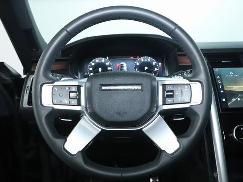 Used 2024 Land Rover Discovery Dynamic SE image 21