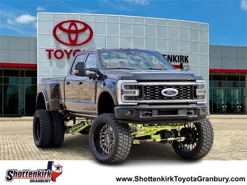 Used 2026 Ford F350 Platinum image 1