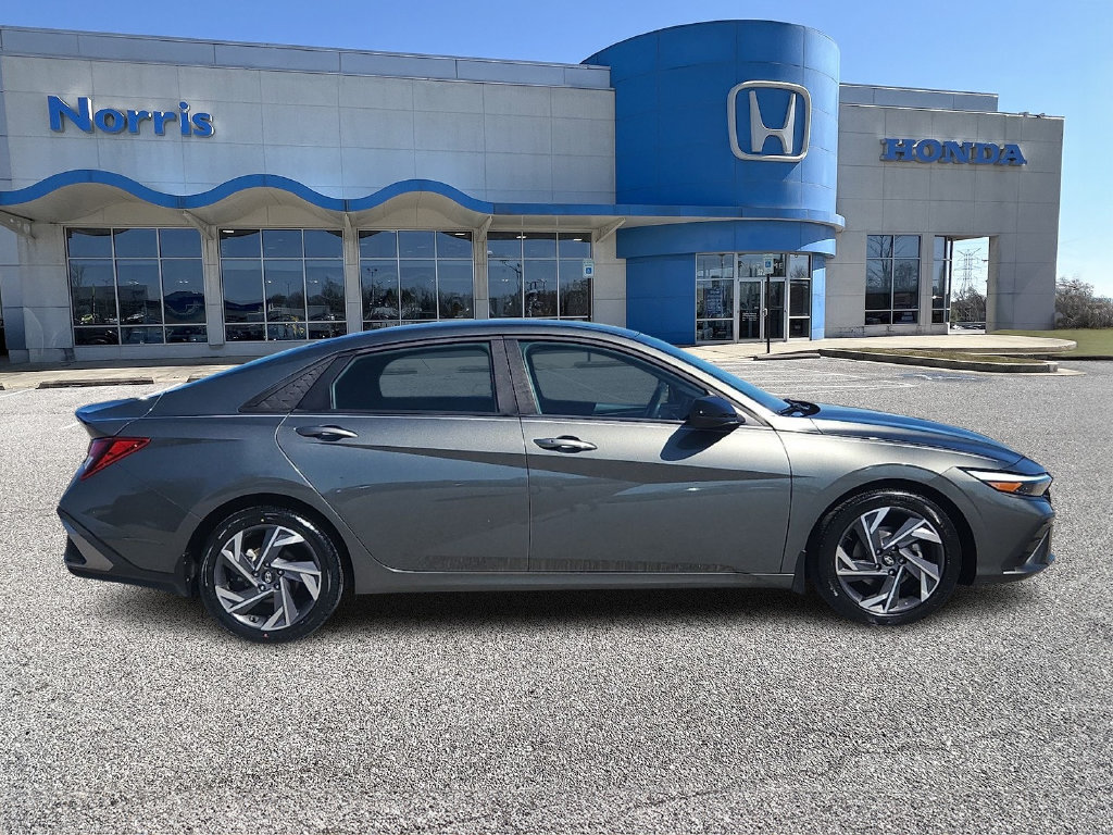 Used 2025 Hyundai Elantra Sport FWD image 5