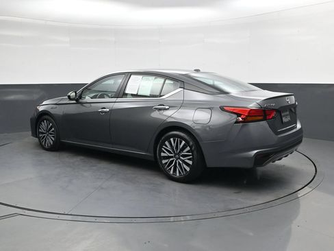 Used 2024 Nissan Altima 2.5 SV FWD image 7
