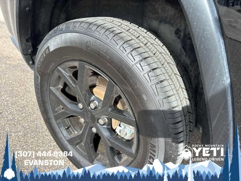 Used 2022 Jeep Grand Cherokee Laredo E image 10