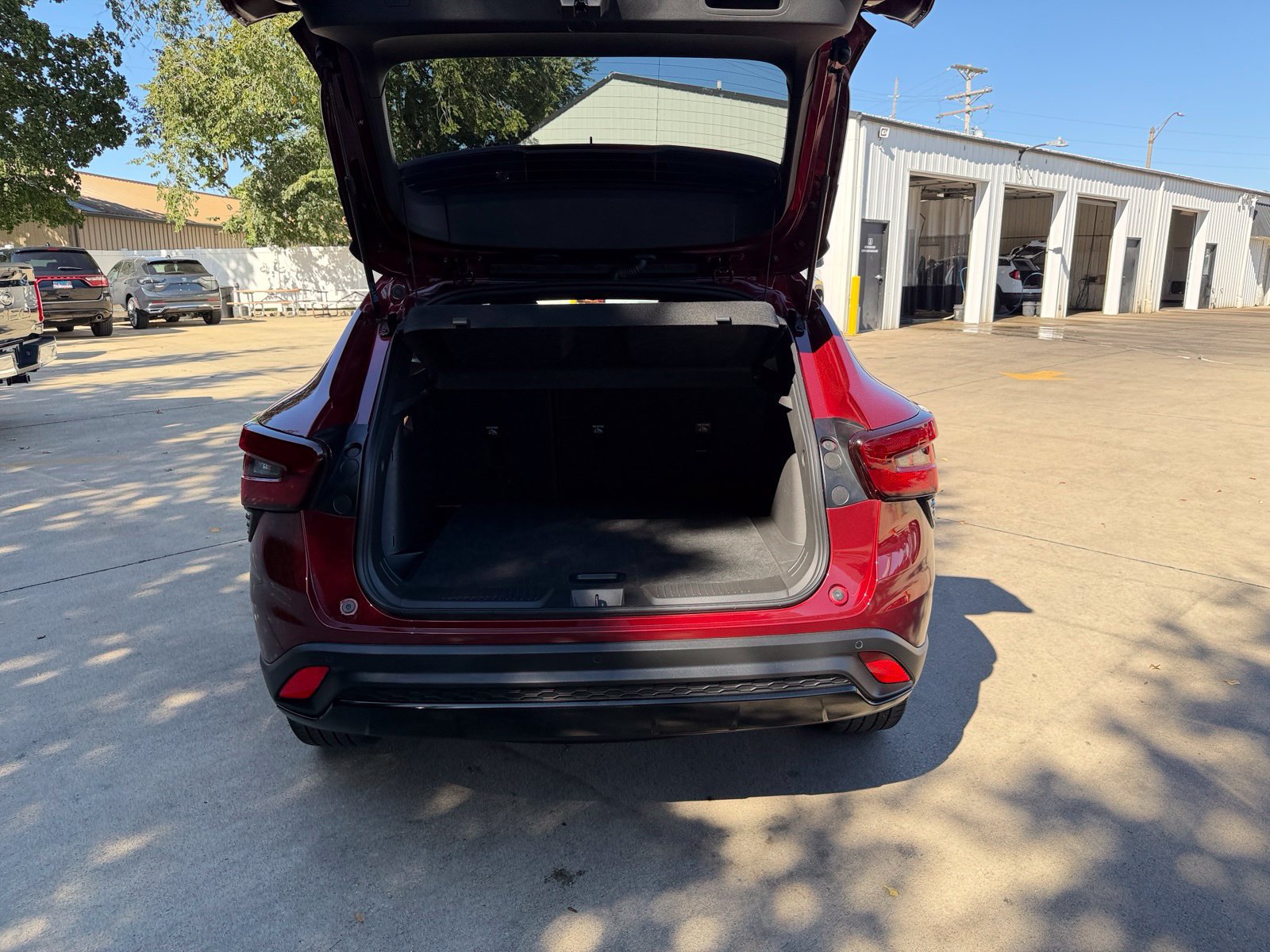 Used 2025 Chevrolet Trax RS w/ Sunroof Package FWD image 33