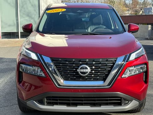 Used 2023 Nissan Rogue SV image 2