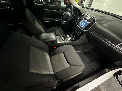 Used 2023 Chrysler 300 Touring w/ Sport Appearance Package image 19