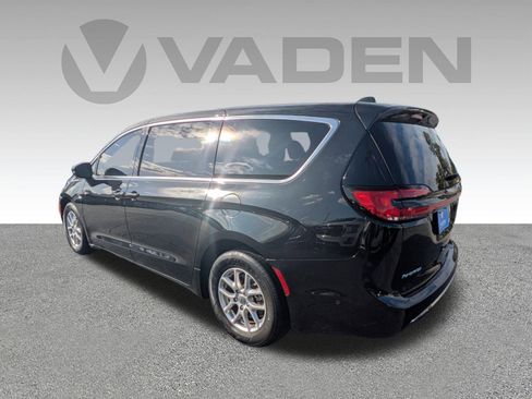 Used 2023 Chrysler Pacifica Touring-L image 29