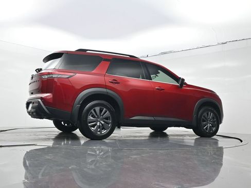 Used 2024 Nissan Pathfinder SV w/ Lighting Package (N92) FWD image 22