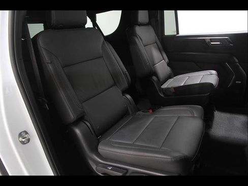 Used 2026 Chevrolet Suburban Z71 w/ Comfort Package AWD/4WD image 19