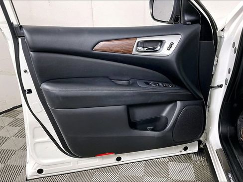 Used 2018 Nissan Pathfinder Platinum image 23