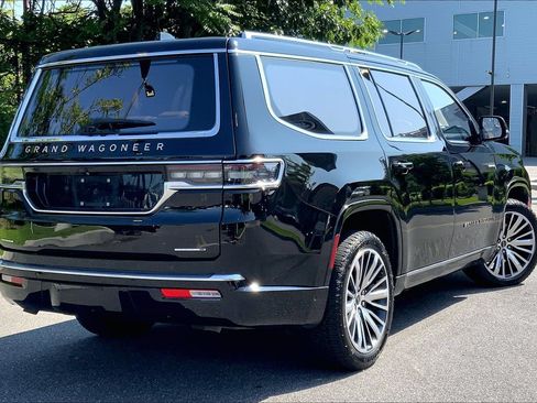 Used 2022 Jeep Grand Wagoneer Series III AWD/4WD image 12