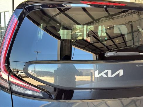 Used 2025 Kia Soul LX w/ LX Technology Package FWD image 28