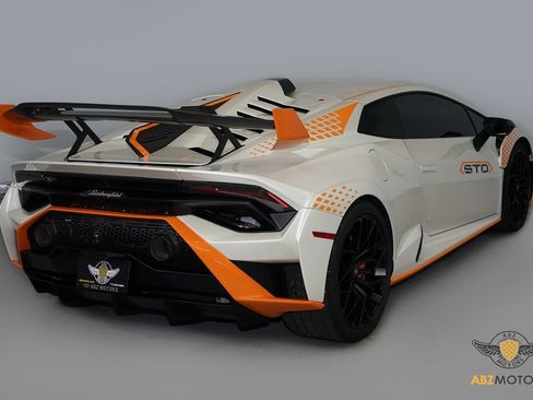 Used 2022 Lamborghini Huracan STO image 7