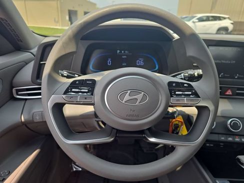 New 2026 Hyundai Elantra SE FWD image 17