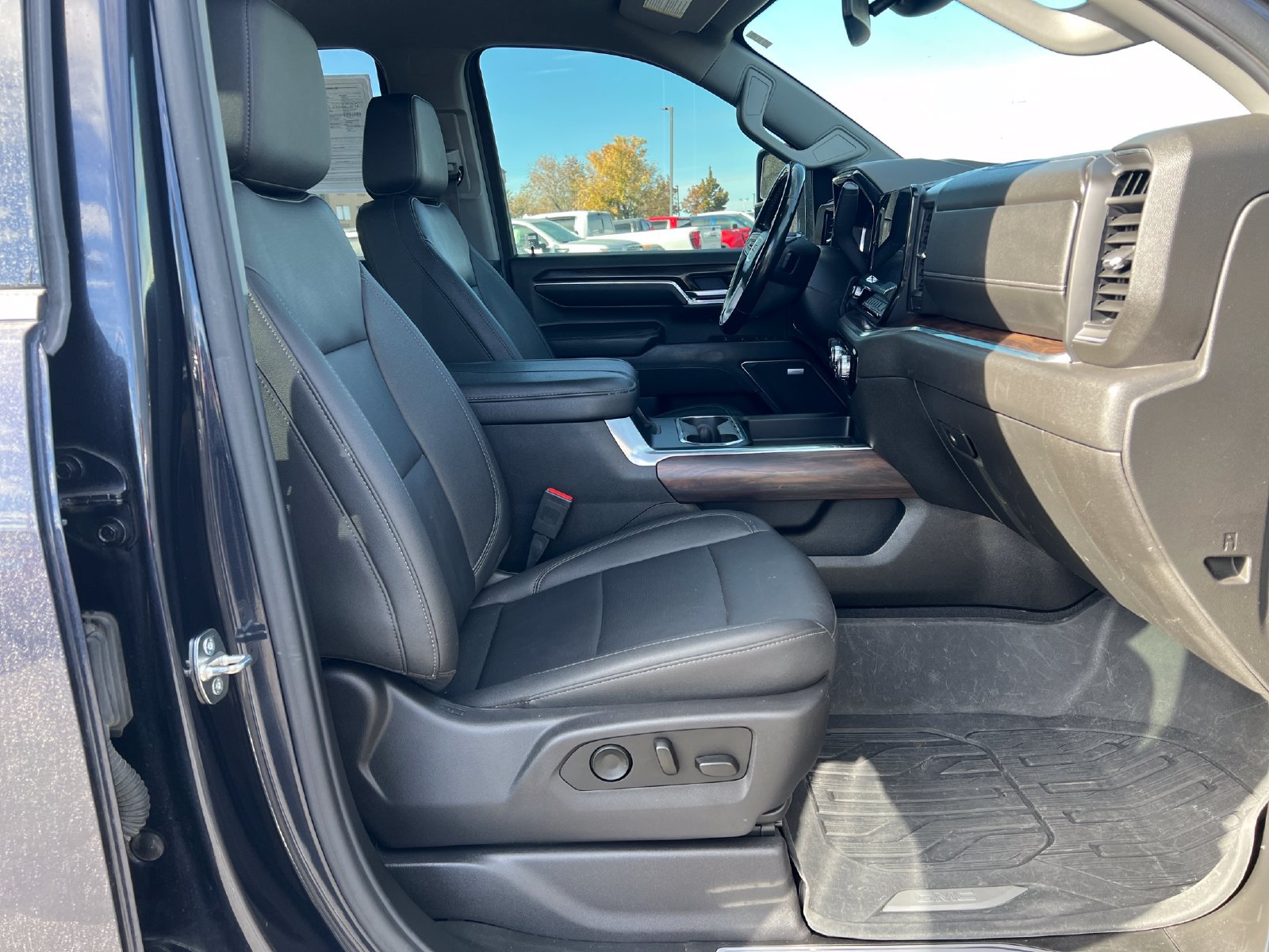 Used 2024 GMC Sierra 2500 SLT AWD/4WD image 16