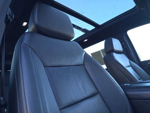 Used 2022 Chevrolet Tahoe LT w/ Luxury Package image 18