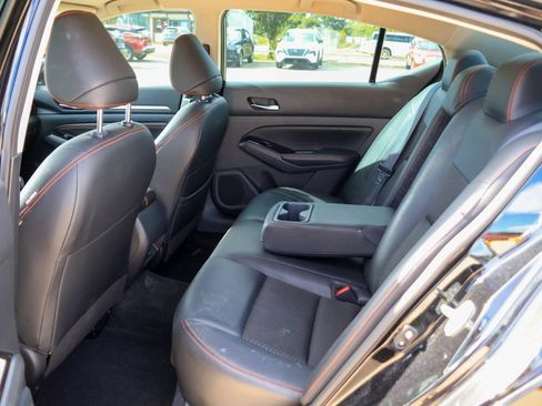 Used 2023 Nissan Altima 2.5 SR FWD image 9