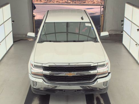 Used 2018 Chevrolet Silverado 1500 LT w/ LT Eassist Package image 2