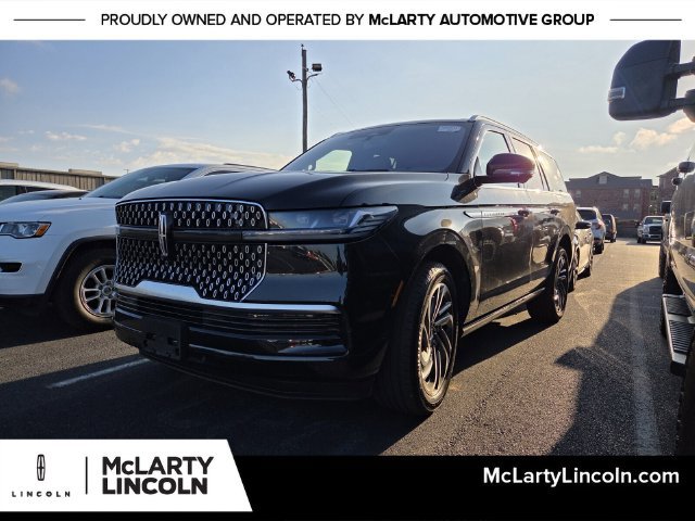Certified 2025 Lincoln Navigator Reserve AWD/4WD image 1