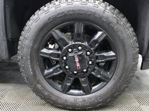 Used 2025 GMC Sierra 2500 AT4 image 8