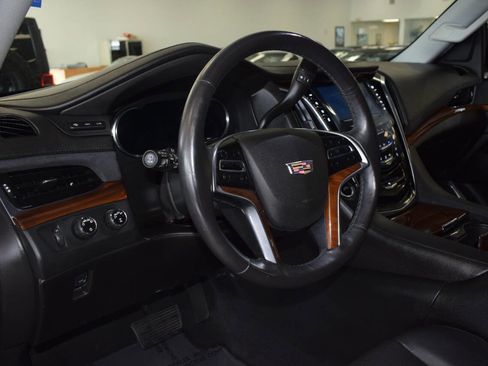 Used 2018 Cadillac Escalade Premium Luxury image 25