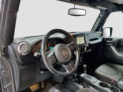 Used 2016 Jeep Wrangler Unlimited Rubicon w/ Connectivity Group AWD/4WD image 9