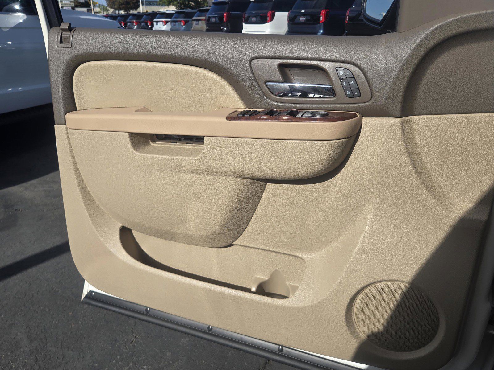 Used 2013 Chevrolet Suburban LTZ RWD image 15