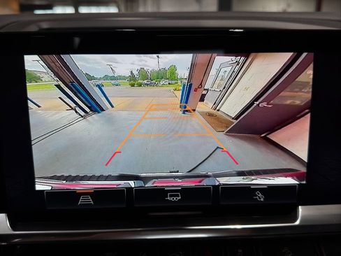 New 2025 GMC Sierra 2500 SLT w/ SLT Convenience Package image 33