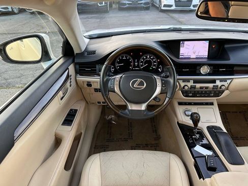 Used 2013 Lexus ES 350 w/ Luxury Pkg FWD image 38